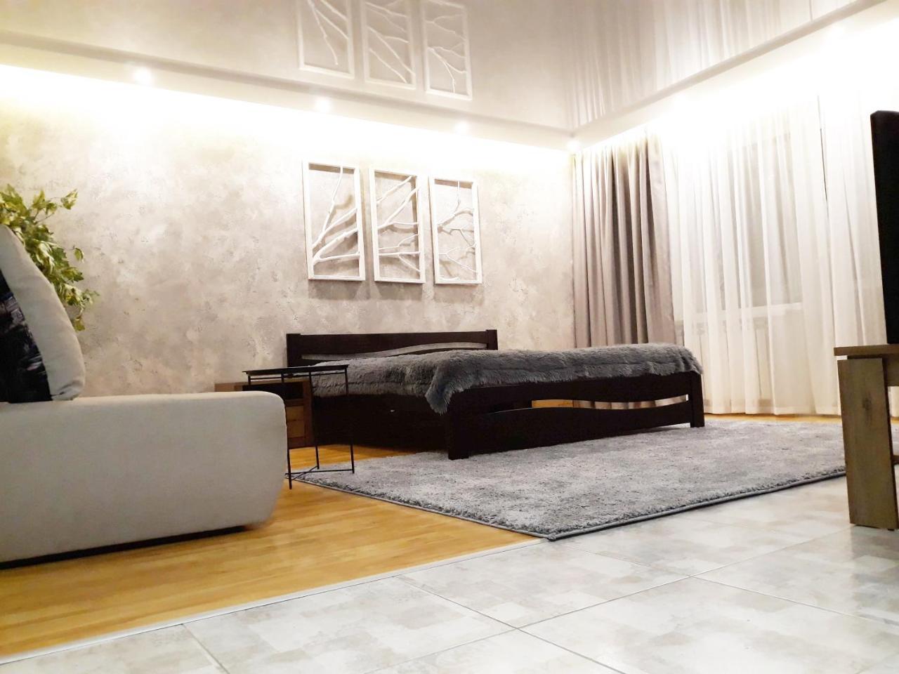 Apartment - Matusevycha Street 2-11 Krivoy Rog Ngoại thất bức ảnh